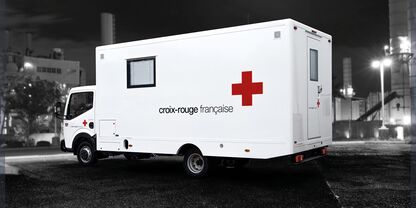 Centre médical mobile avec secrétariat et consultations dont prélèvements médicaux et gynécologiques