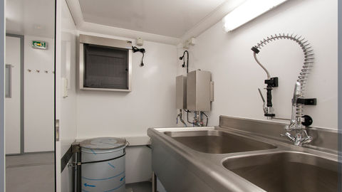 Mobile autonomous kitchen comparable to a real fixed kitchen