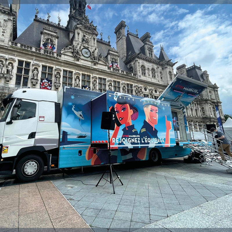 Car podium pour la Marine nationale