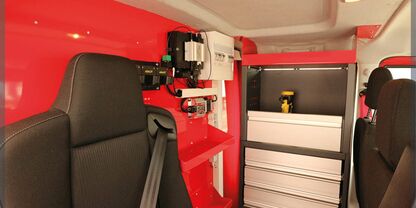 Ajout d'un meuble de rangement et d'un dispositif électrique au sein de la cabine d'origine