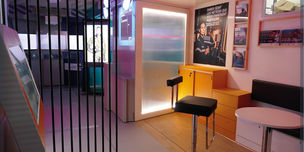 Mobile podium with recruitment space