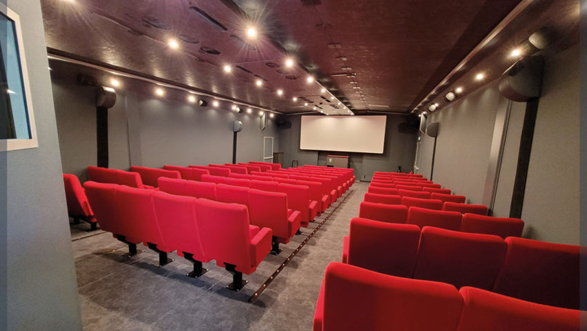 Mobile cinema with 100 seats