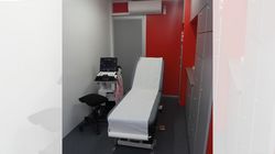 Unité médicale équipée d'une cabine de cryogénie et d'une salle de soins
