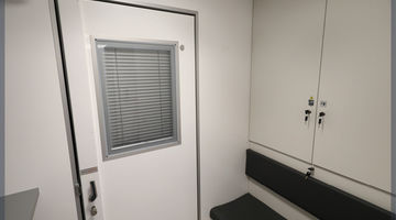 Unité médicale mobile avec banquette d'attente