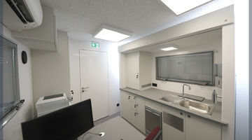 Camion médical pratique équipé de nombreux rangements