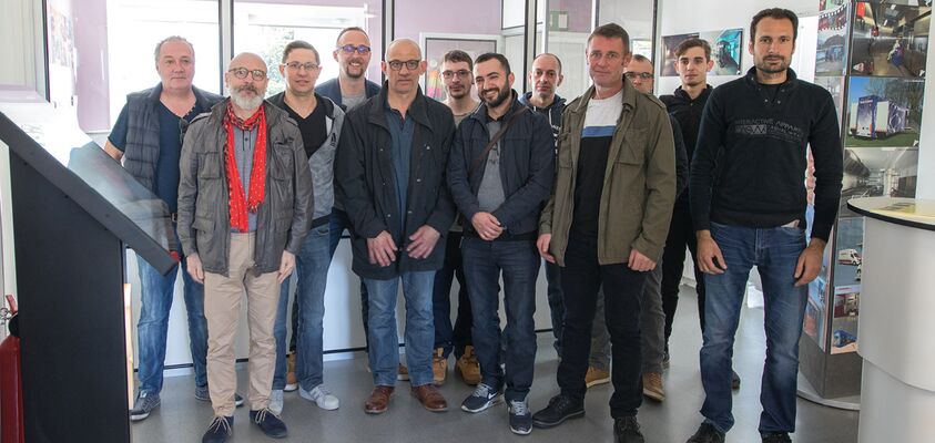 Suite et fin des visites des équipes de brevet carrosserie avec l'accueil du dernier groupe peinture, électricité, homologation.