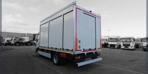Deux bannes électriques pratiques d'utilisation pour se protéger en cas d'intempérie