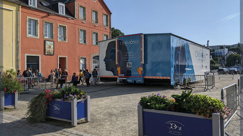 Rolling cinema with 100 seats