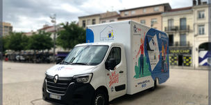 Mobile associative service to reach out to families