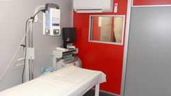 Unité médicale équipée d'une cabine de cryogénie et d'une salle de soins