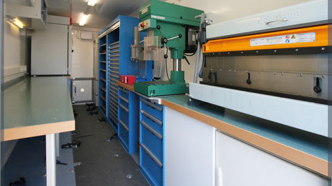 Deployable mobile cell performing maintenance operations