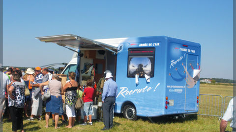 Mobile promotion unit to discover the air force