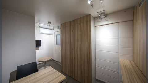 A compact and spacious mobile office