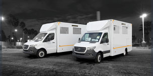Un bureau mobile compact et spacieux