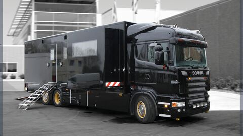 Camion de compétition répondant aux besoins de déplacement de véhicules lors d’évènements sportifs