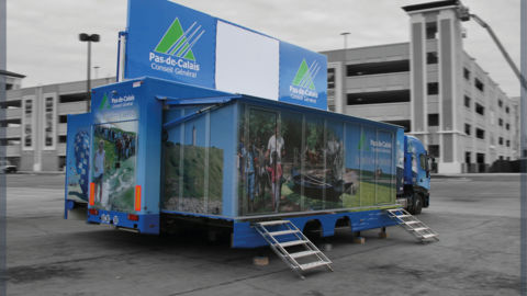 Véhicule mobile recevant du public