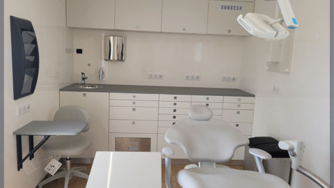 Mobile oral care clinic fully equipped to work in the best conditions