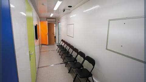 Mobile disease early warning unit