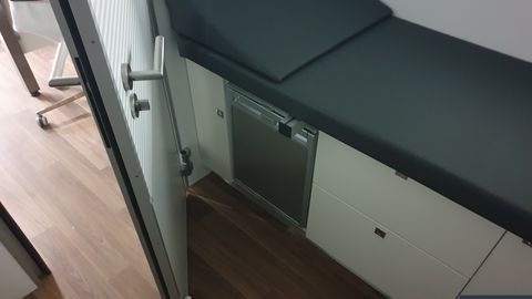 Unité mobile de santé au travail avec secrétariat de biométrie et cabinet médical
