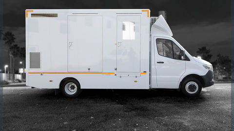 A compact and spacious mobile office