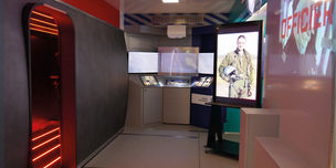 Intérieur du camion podium de la Marine Nationale