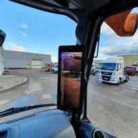 Un deuxième écran côté passager pour une utilisation ergonomique