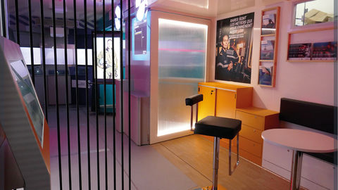 Mobile podium with recruitment space
