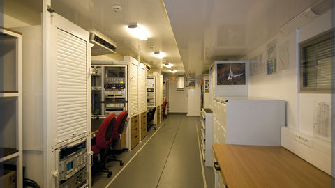 Mobile workshop with multifunctional space