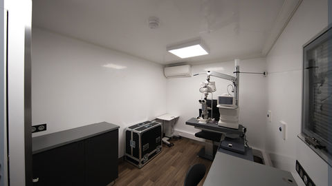 Mobile tele-consultation unit for ophthalmology