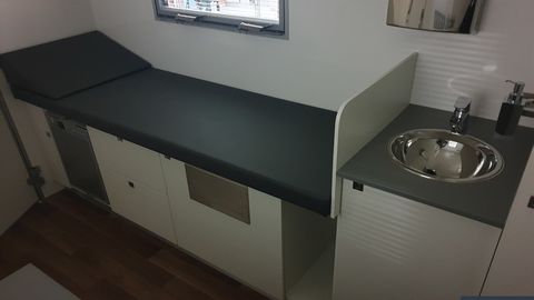 Unité mobile de santé au travail avec secrétariat de biométrie et cabinet médical