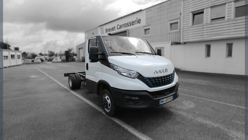 Découvrez l'abaissement de pavillon réalisé sur cet Iveco Daily