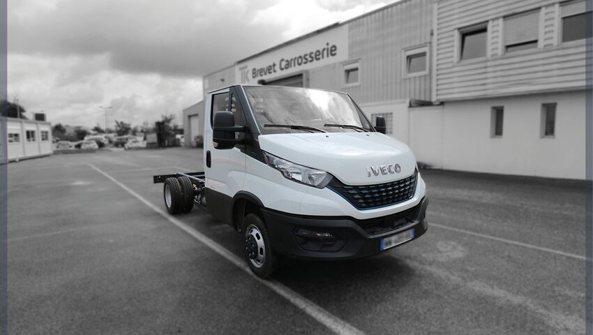 Découvrez l'abaissement de pavillon réalisé sur cet Iveco Daily