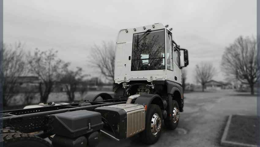 Un camion équipé d'un vitrage panoramique pour une visibilité optimale