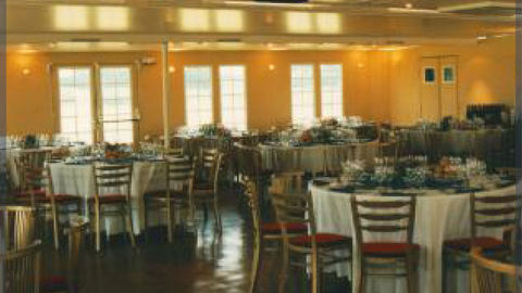 Mobile restaurant room with 176 seats