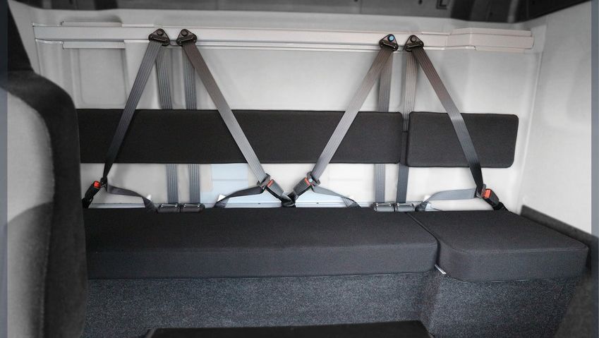 Découvrez la banquette relevable sur coffre Brevet Carrosserie