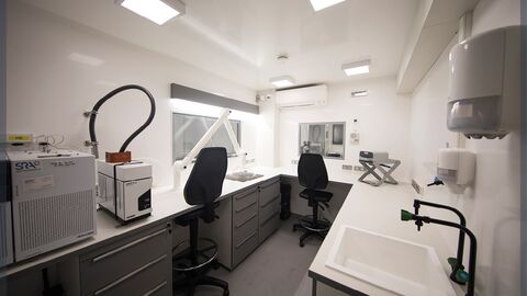 Laboratoire mobile ergonomique facilitant le travail des opérateurs