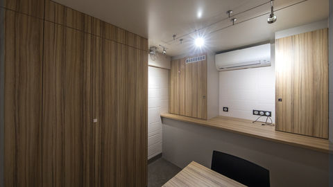 A compact and spacious mobile office