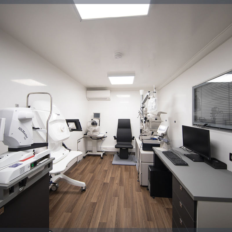 Mobile ergonomic and comfortable ophthalmology practice
