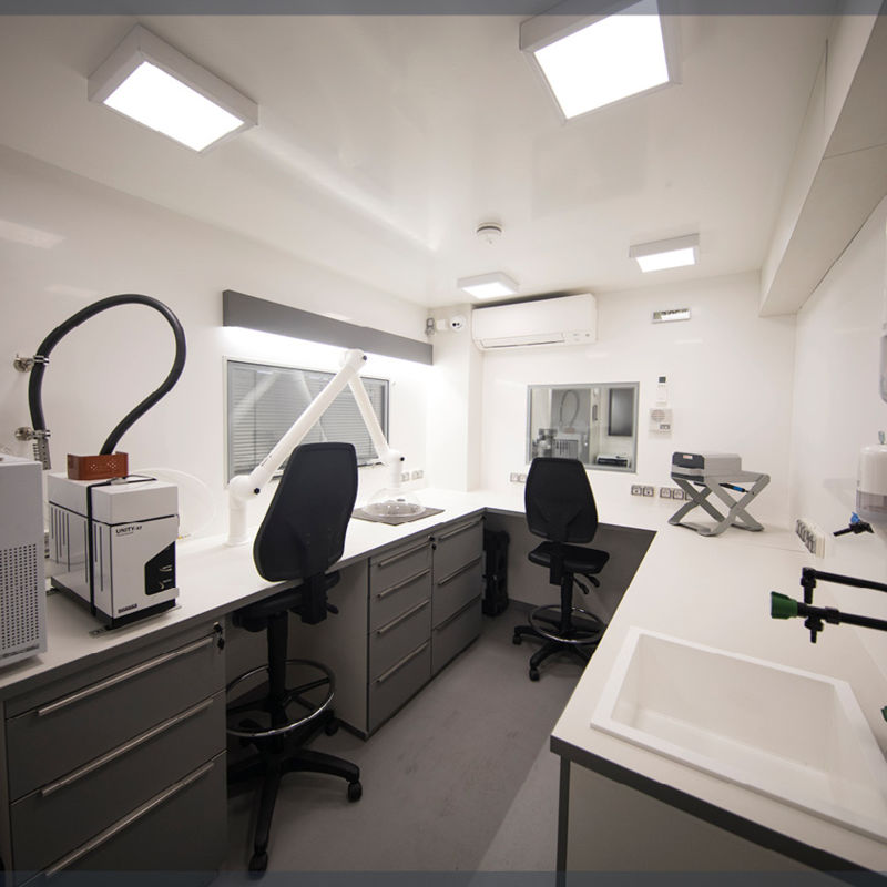 Laboratoire mobile ergonomique facilitant le travail des opérateurs
