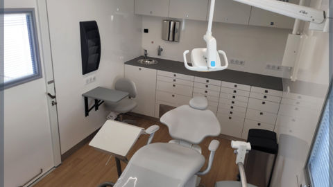 Dental mobility thanks to a robust and durable unit