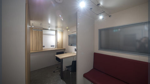 Ergonomic and flexible mobile administrative office