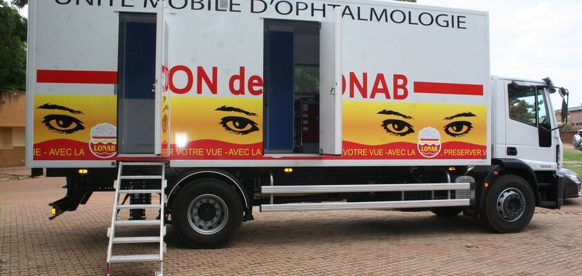 Unité Mobile d’Ophtalmologie intégralement financée par la LONAB et offerte au Centre National de Lutte contre la Cécité.