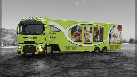 Mobile restaurant unit accessible to all