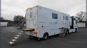Unité mobile de santé au travail sur semi-remorque