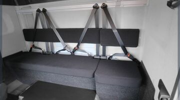 Conjuguez le confort avec la praticité grâce à notre banquette relevable sur coffre