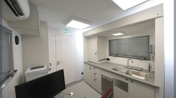 Camion médical pratique équipé de nombreux rangements