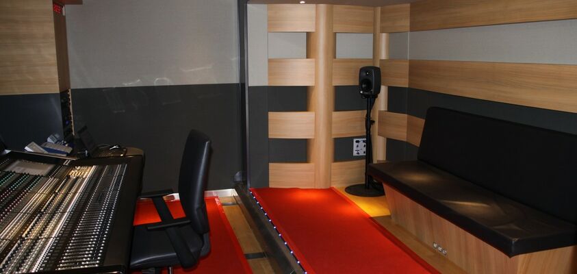Ce studio d’enregistrement audio est équipé de deux studios indépendants