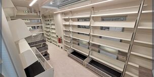 Bibliothèque itinérante permettant de déplacer des milliers de livres au plus proche des populations