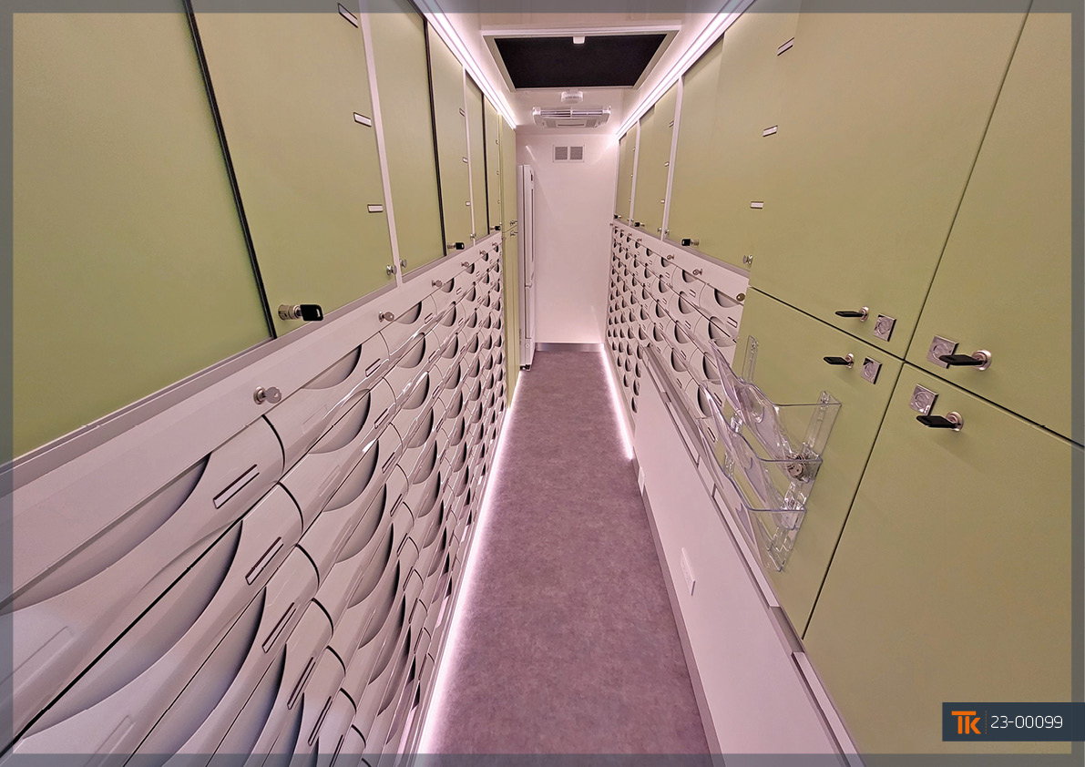 Drawers, cupboards, fridge/freezer: all the essential equipment for transporting medicines Drawers, cupboards, fridge/freezer: all the essential equipment for transporting medicines