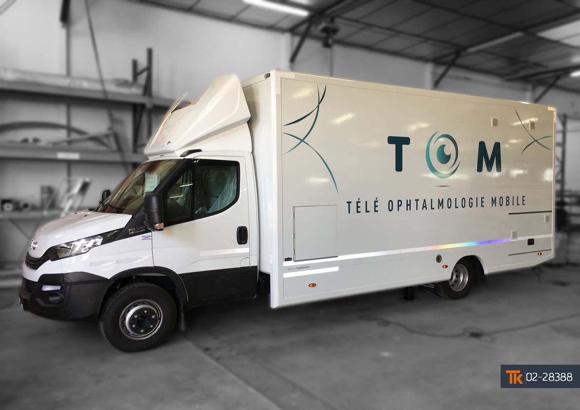 Mobile tele-consultation unit for ophthalmology